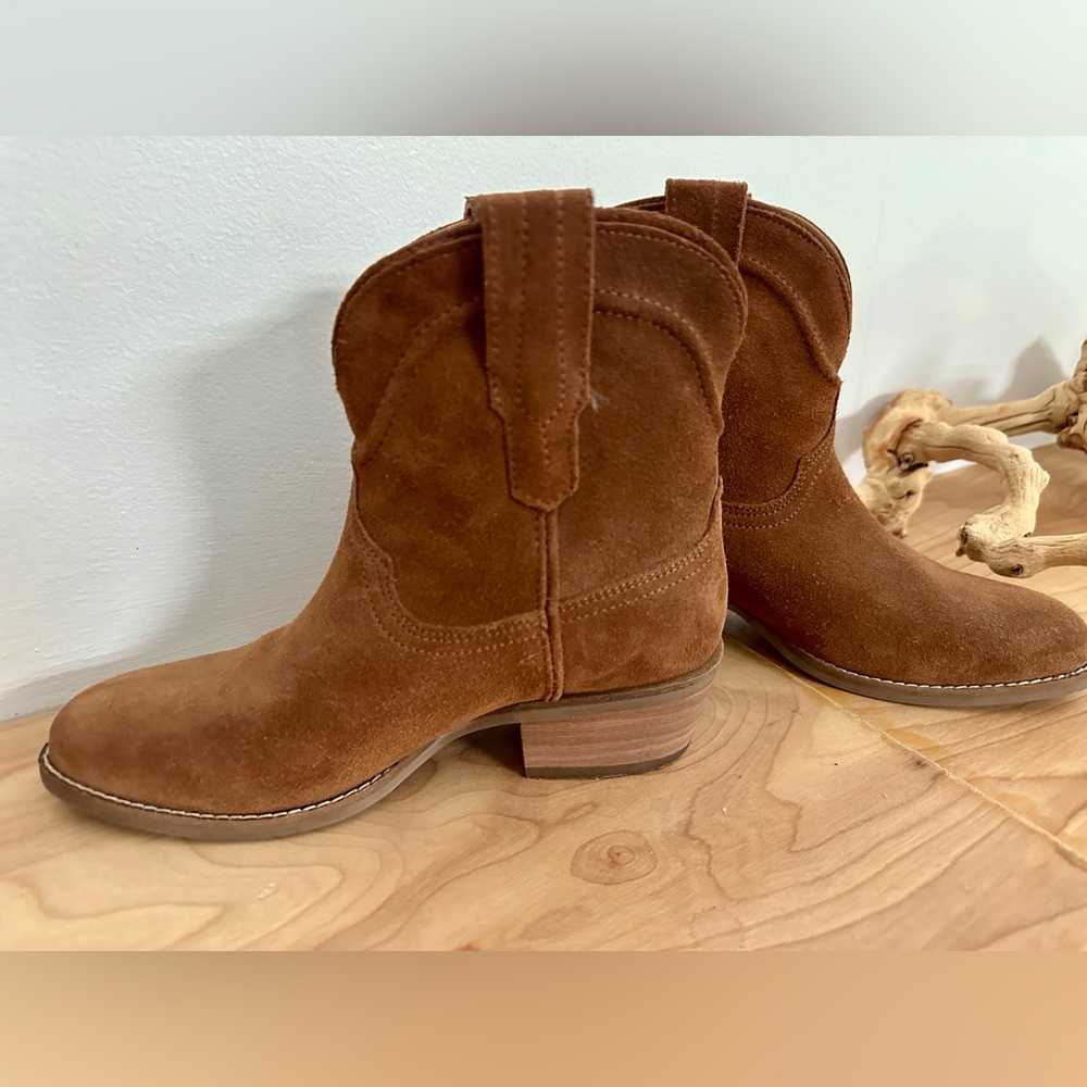 Dingo Suede Booties NIB
**See description for sizing** - Picture 4 of 11